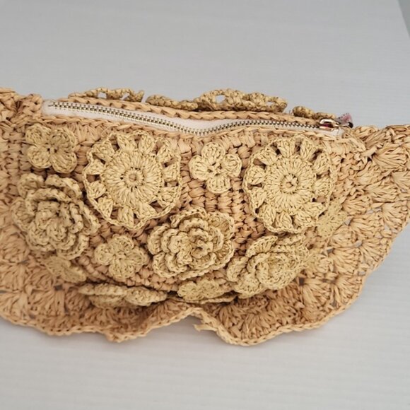 BTB Los Angeles Santorini Raffia Floral‎ Clutch NWT - Picture 2 of 9